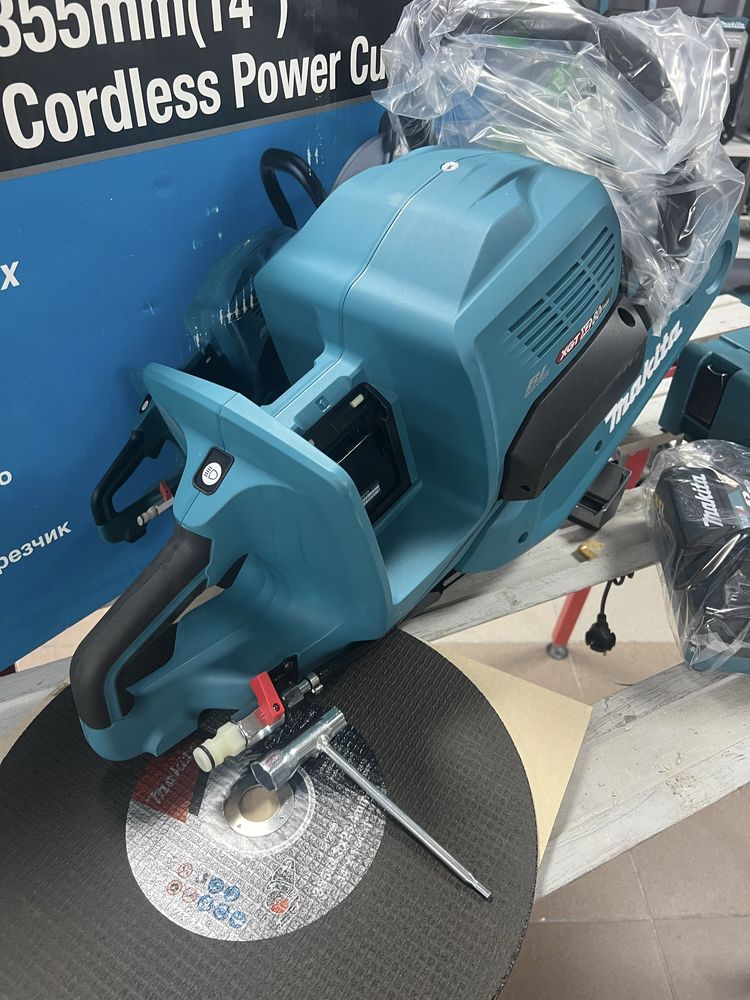 Аккумуляторный бесщеточный резчик Makita XGT CE001GZ01 НОВАЯ ЛИНЕЙКА.