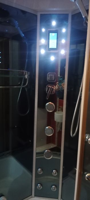 Prysznic z hydromasażem i sauną