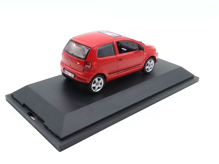 Volkswagen Fox red - skala 1:43 - Schuco