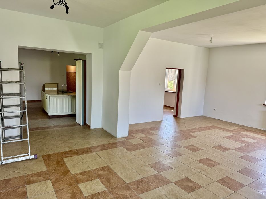 Na Sprzedaż Przestronny Dom 175m2 + 60 Arów Działka