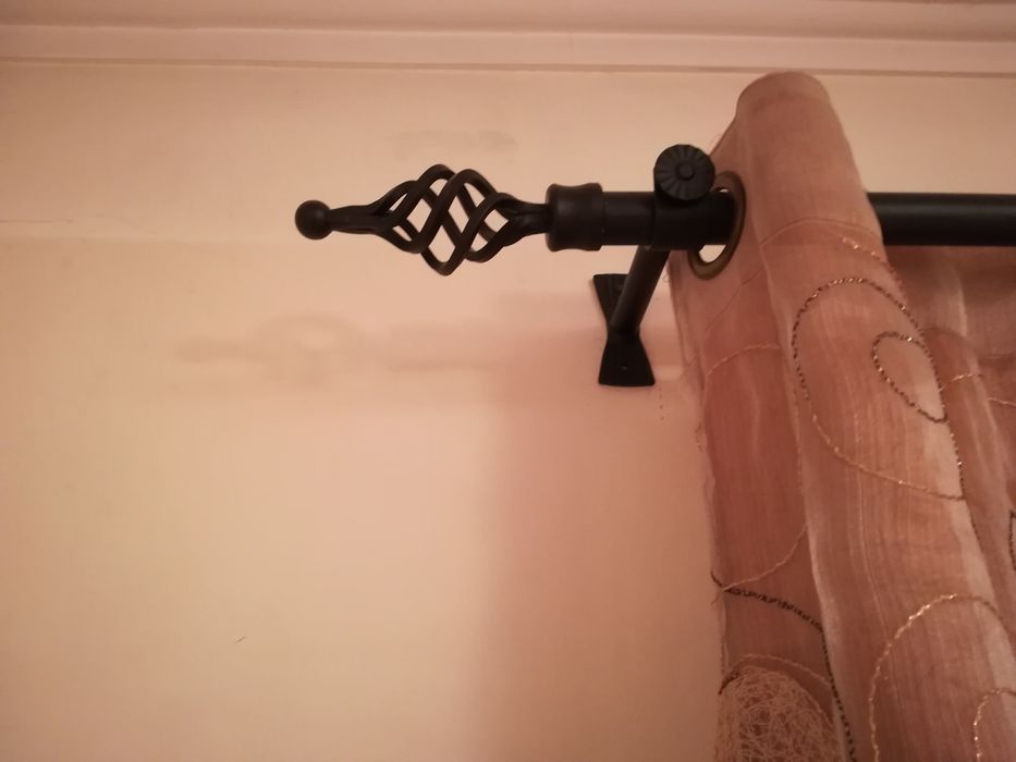 Vendo cortinados e varão com os respetivos acessórios