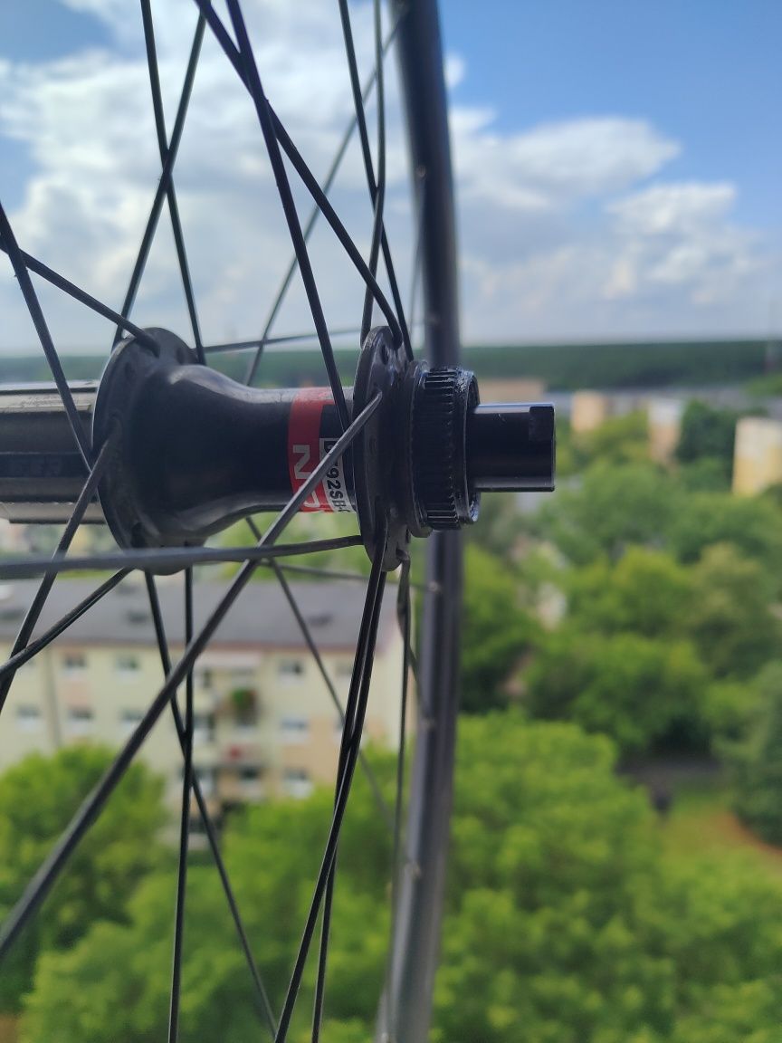 Uszkodzone koło rowerowe tylne piasta Novatec D792SB-CL