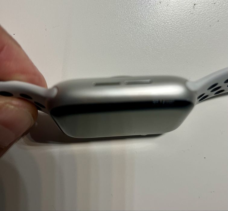 Apple Watch SE Nike 44mm (GPS) – Excelente Estado