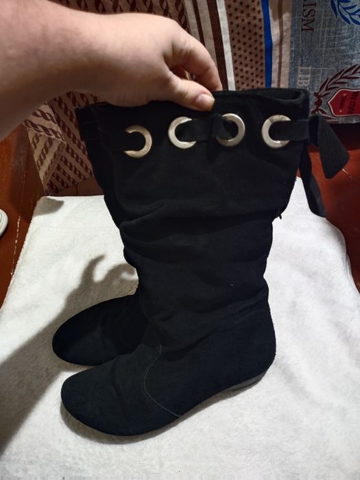 Продам шкіряні ботінки, в чудовому стані на овчині