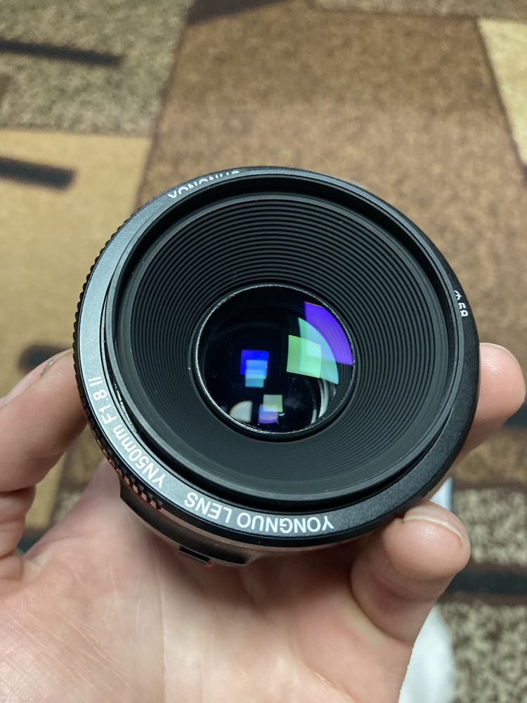 Canon 1300D Амереканський