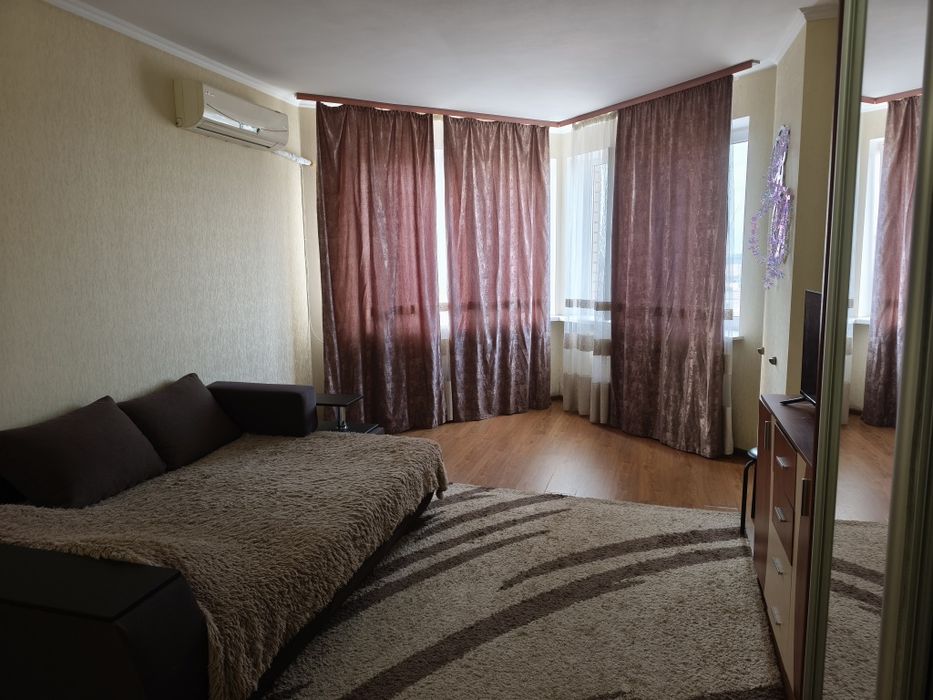 Просторная однокомнатная квартира в новом кирпичном доме.