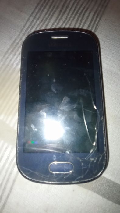 Телефон Samsung дуже старий без батареї