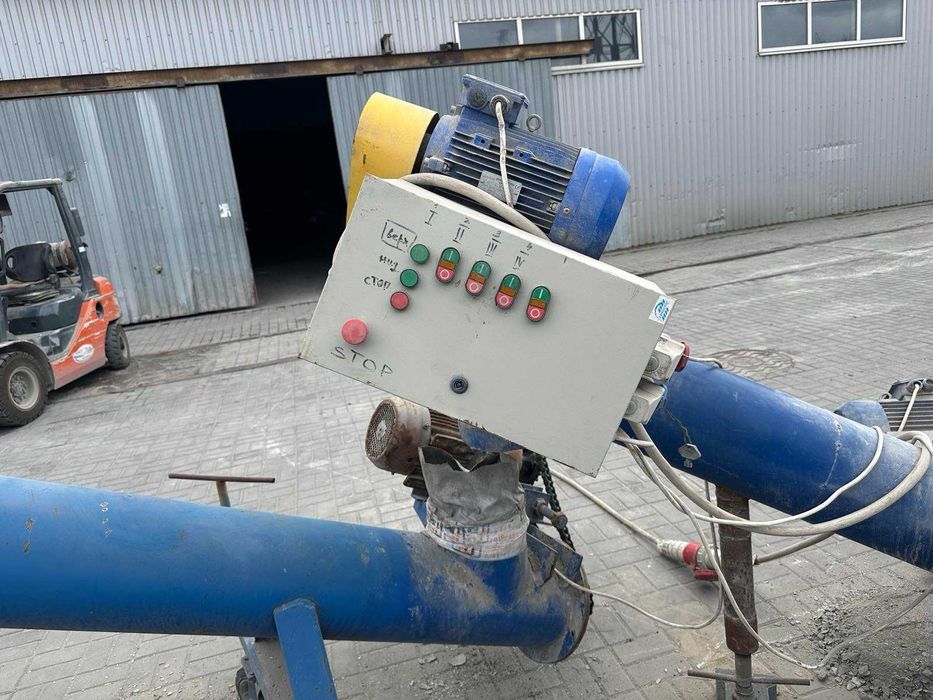 Мобільний шнековий розвантажувач вагонів типу Хопер