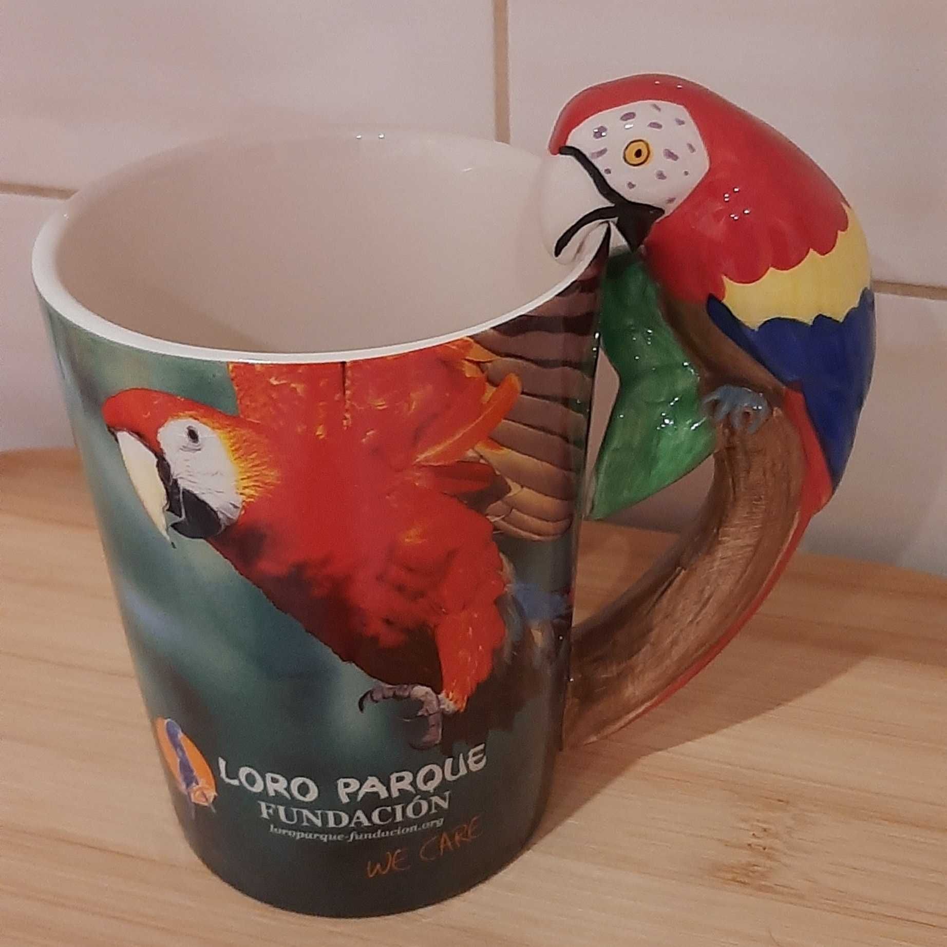 Kubek ceramiczny z uchem z papugą