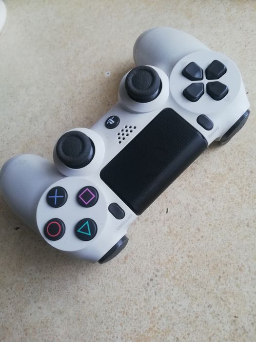 Контроллер DualShock 4.