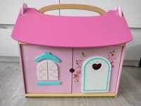 Drewniany domek dla lalek różowy, otwierane drzwi, okiennice, śliczny