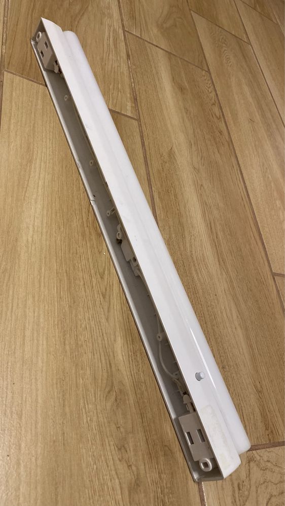 Lampa podszafkowa jarzeniówka