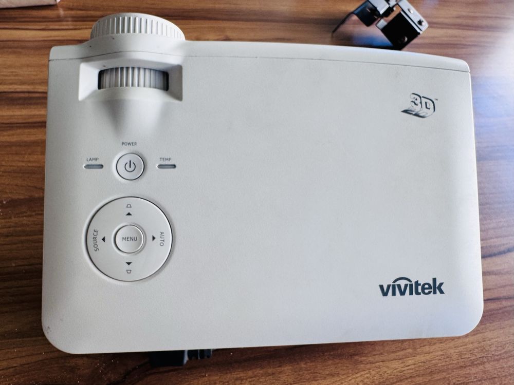 VIVITEK D512-3D Projektor  kontrast 3000:1