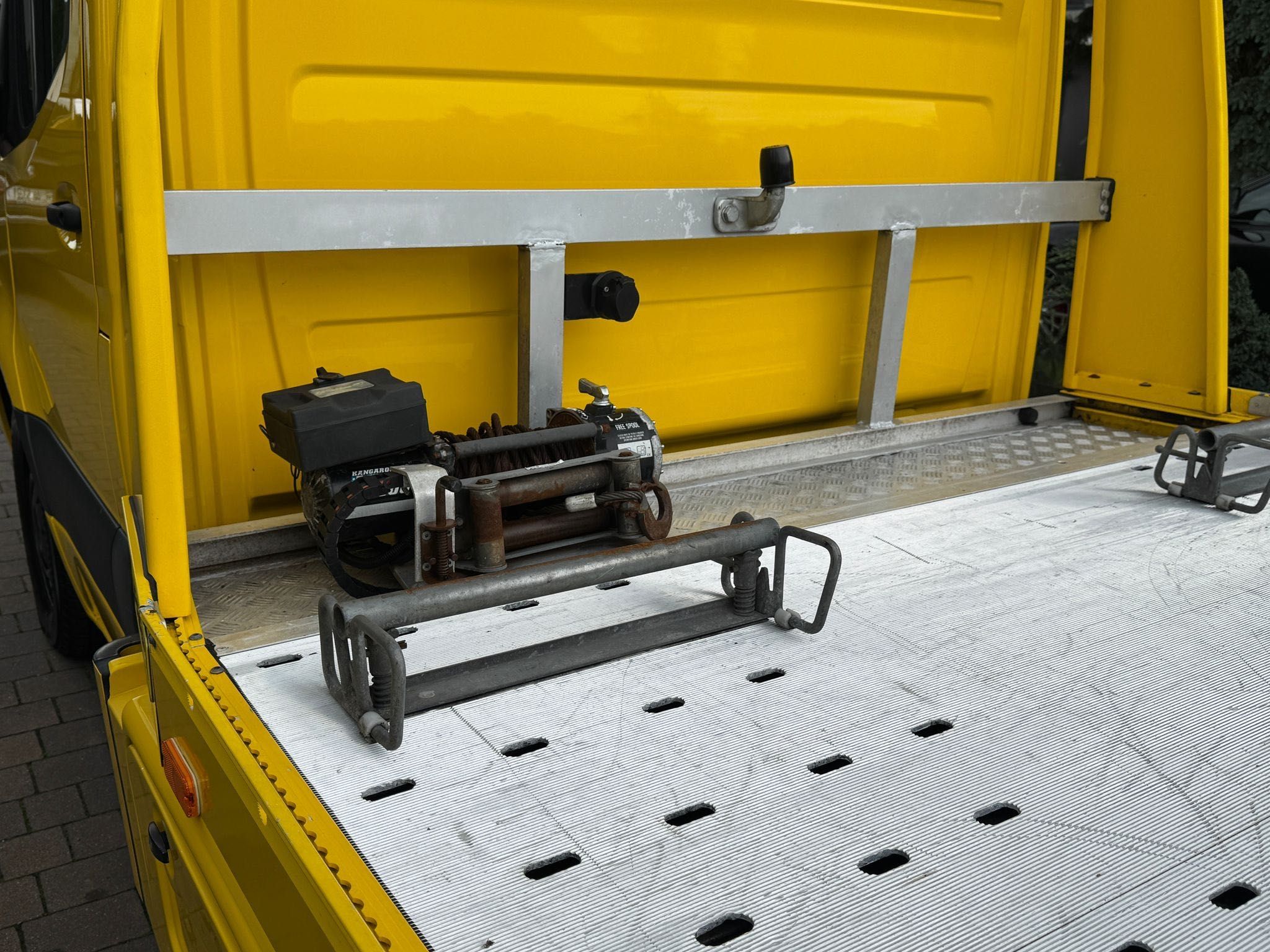 Autolaweta Wynajem Mercedes Sprinter 3500kg hak