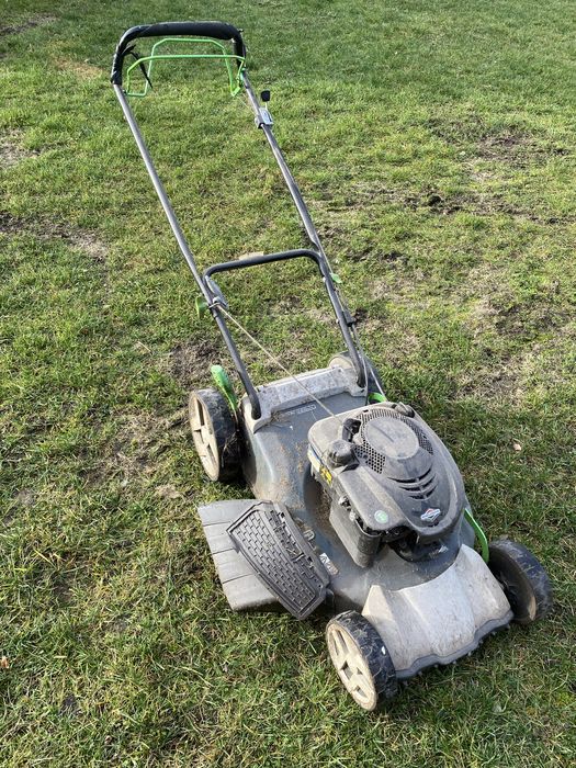 Sprzedam kosiarke -uszkodzona na czesci. Odbior osobisty.