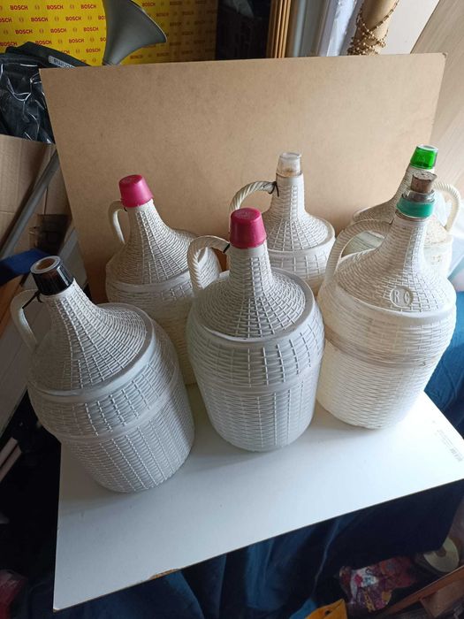 Garrafões antigos para vinho