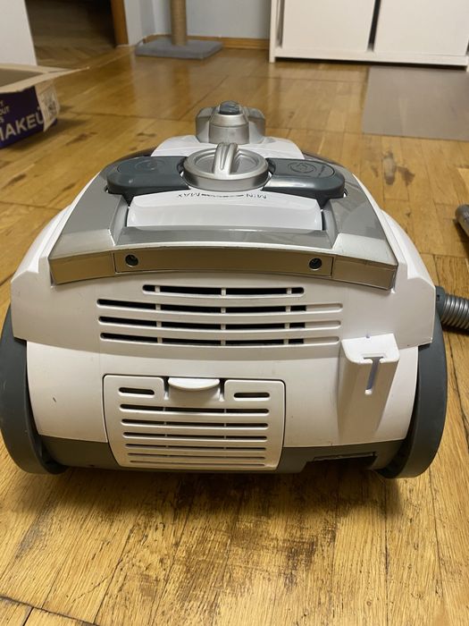 Пилосос з аква фільтром Vitek VT 1833 PR