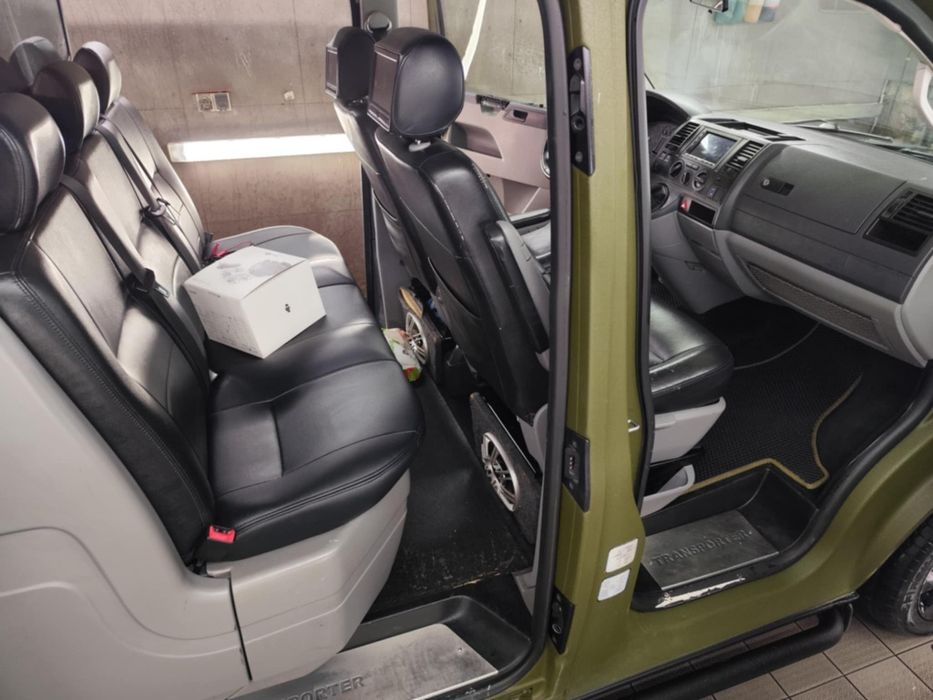 VW T5 2007r./5 os/Wersja Long/Drzwi przesuwne z obu stron/Raptor Khaki