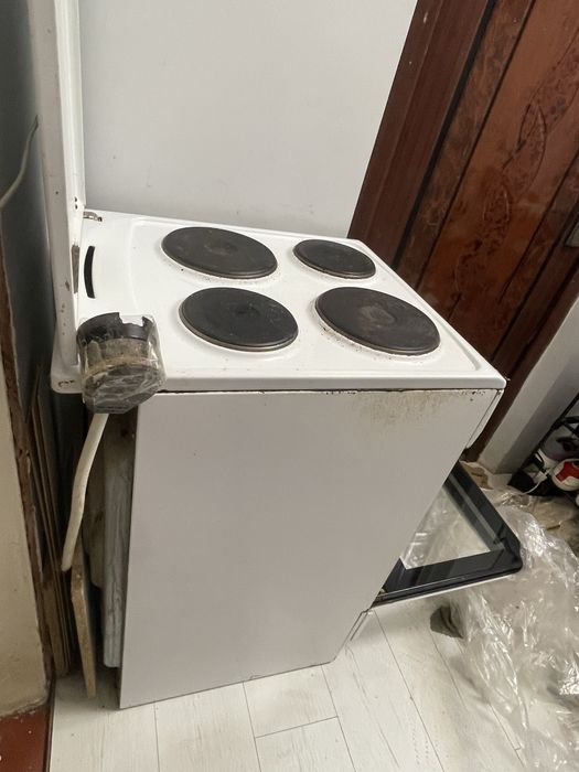 Скидка Продется  электроплита 4 ков рабочем хорошем состоянии нед