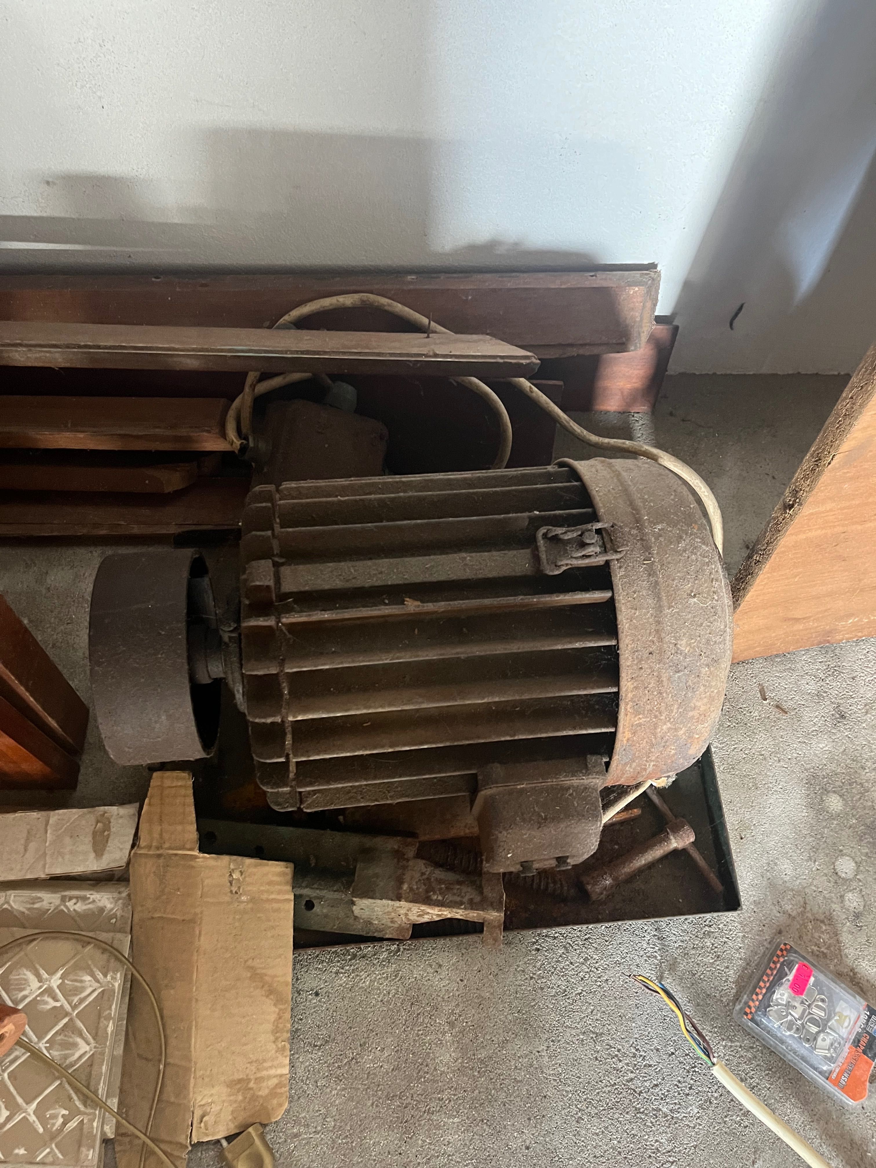 Motor elétrico trisfasico Siemens 2/3cv