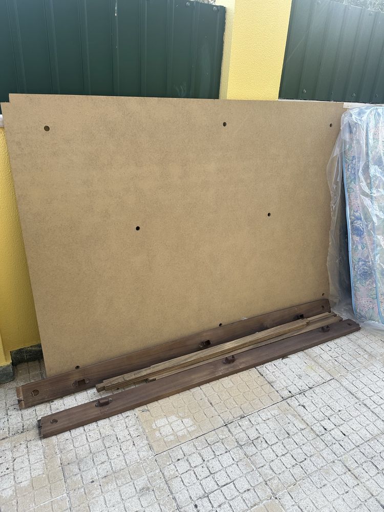 Cama de casal como nova