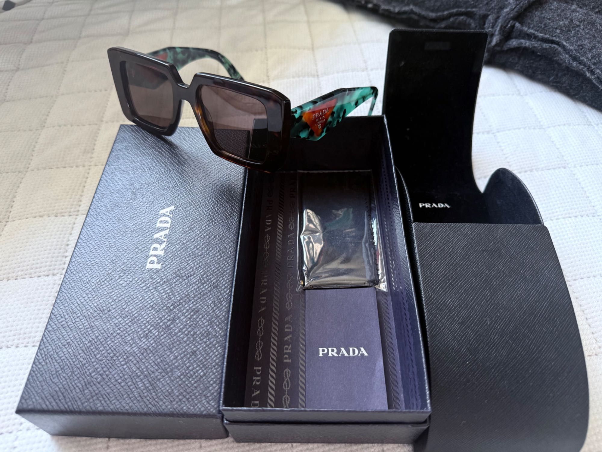 PRADA  okulary przeciwsłoneczne