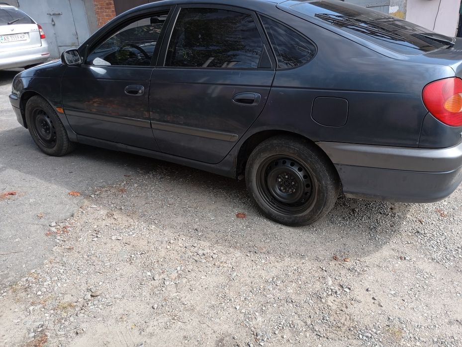 Тойота авенсіс, бензин
