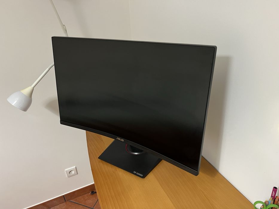 Monitor 32” curve