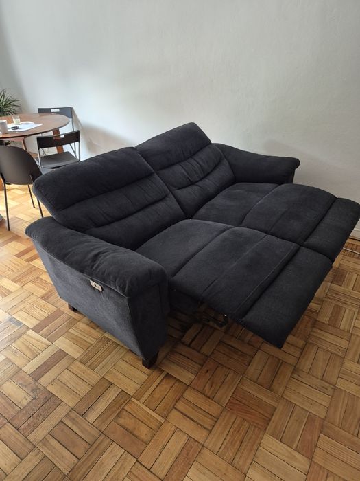 Sofa dois lugares reclinável elétrico, com apoio para os pés