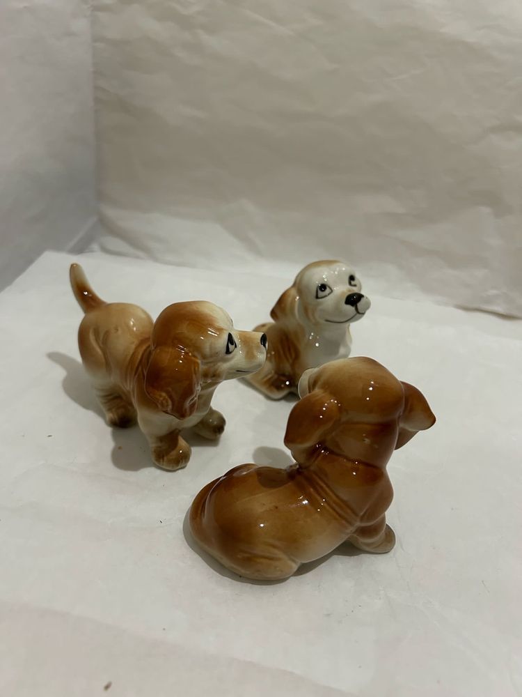 Conjunto de 3 cães de porcelana