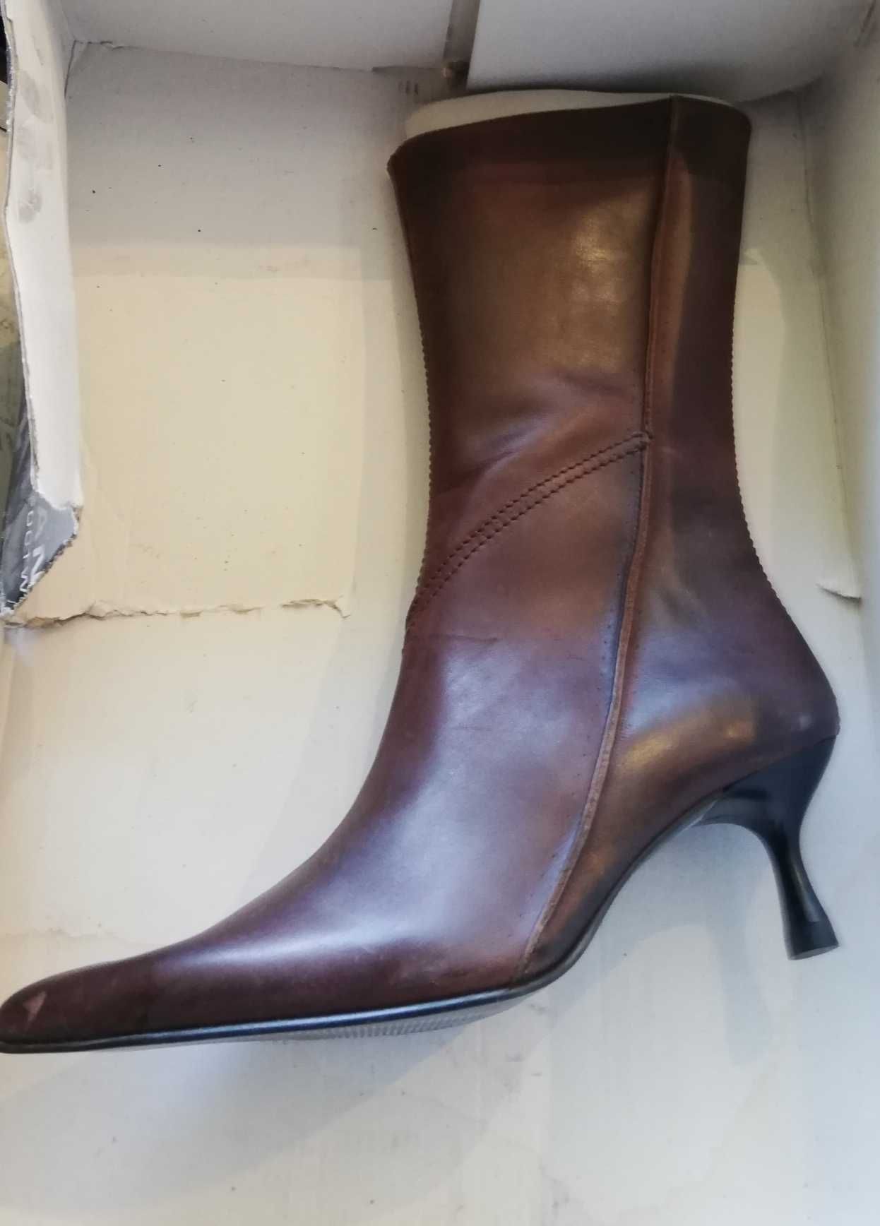 Lote Botas de mulher novas. Vários modelos