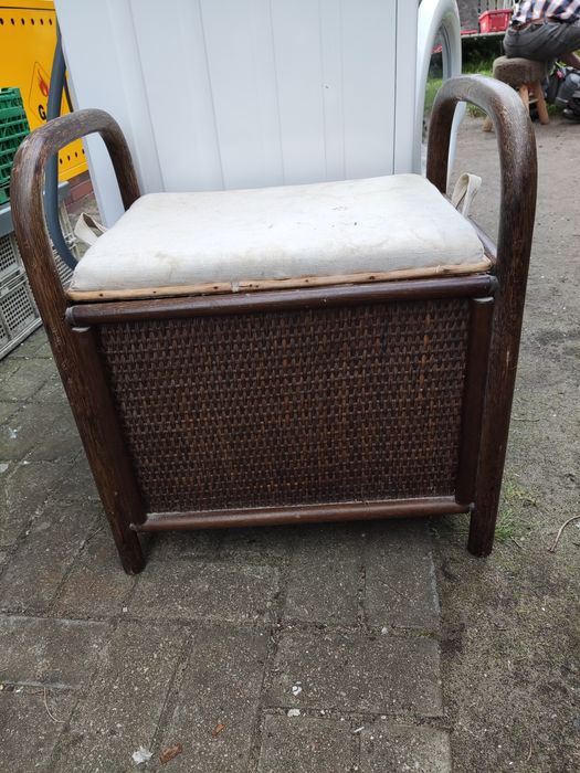 Stara pufa, siedzisko do renowacji