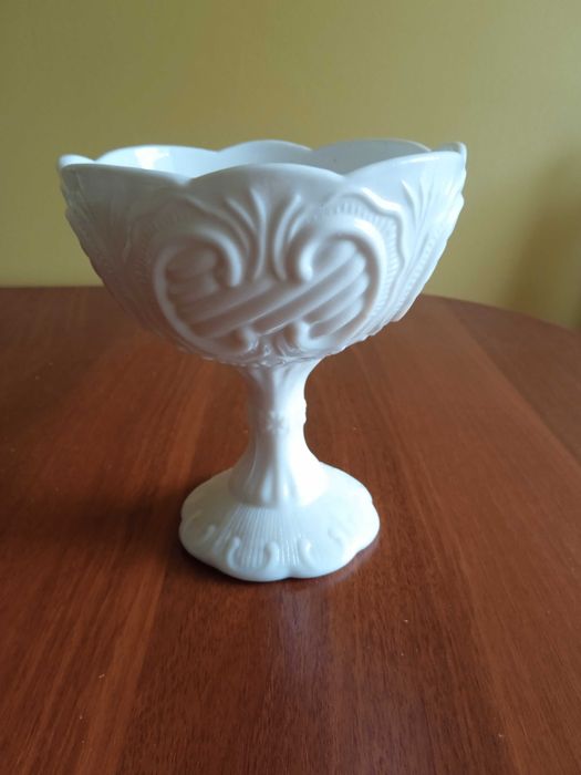 Pucharek na słodycze, biały, szkło PRL, Huta Ząbkowice