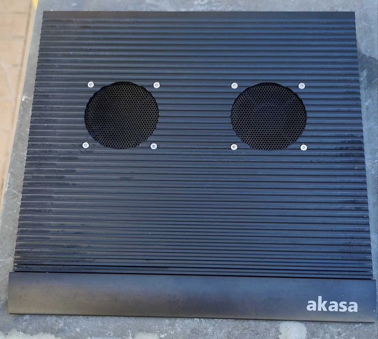 Refrigerador para PC marca AKASA com duas ventoinhas