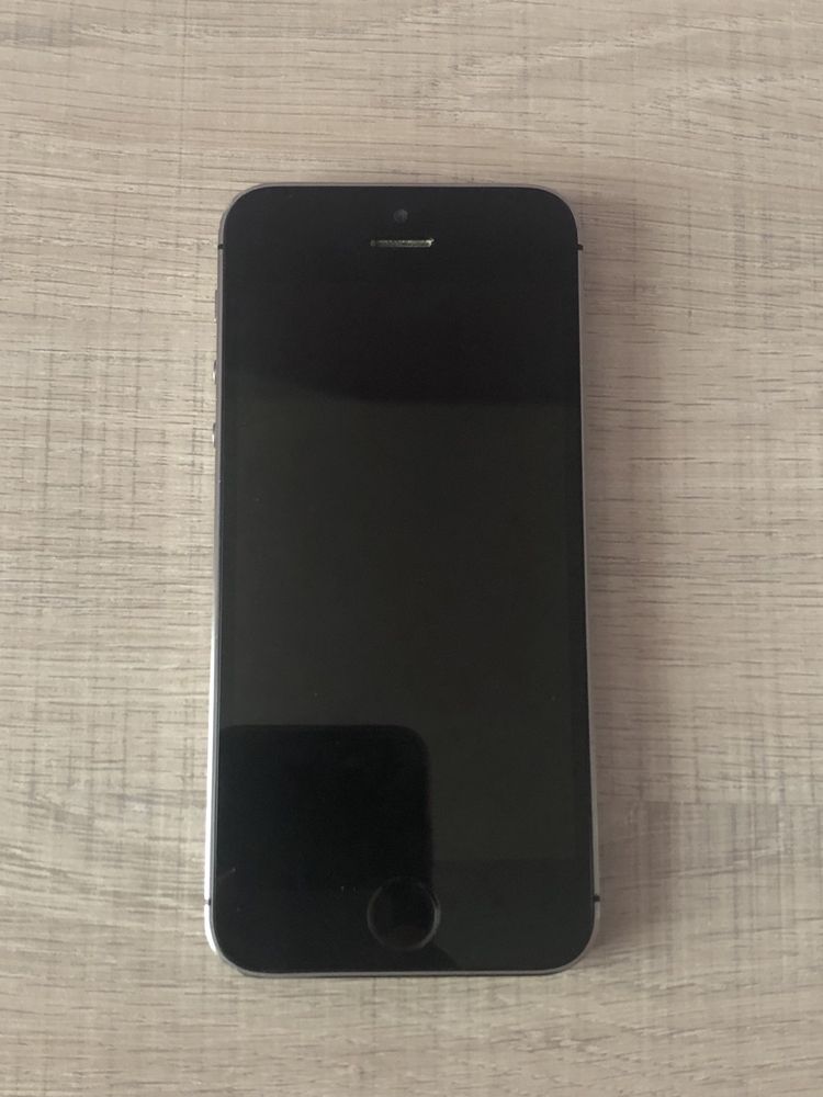 iPhone 5S w kolorze Space Gray + szkiełko ochronne