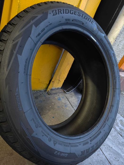 Bridgestone Blizzak R18 235/55 зимові шини преміум арктика