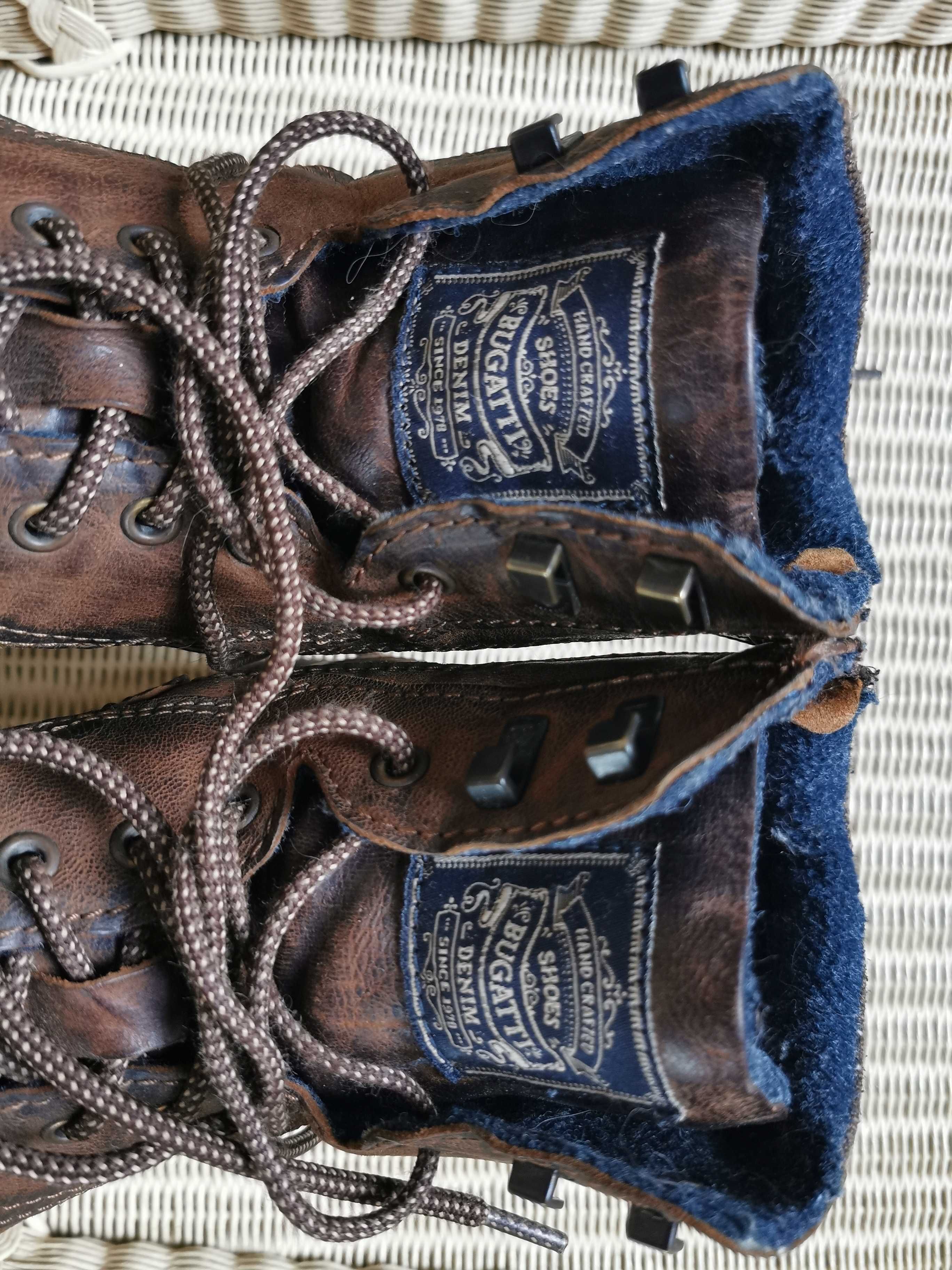 Lekkie TRAPERY Oryginalne BUGATTI Denim Rozm 43 Skóra naturalna