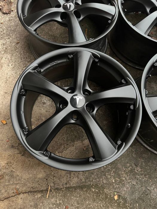 Диски 5/114.3 r20 tesla