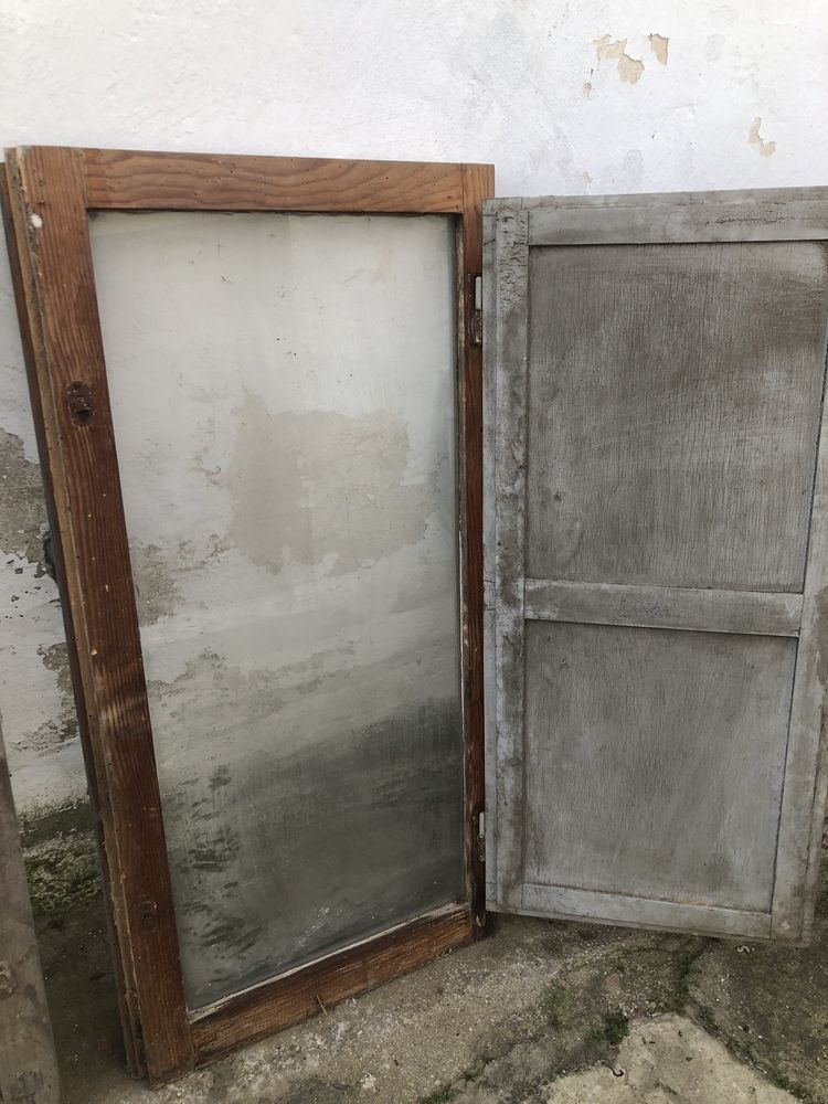 Quatro janelas antigas completas