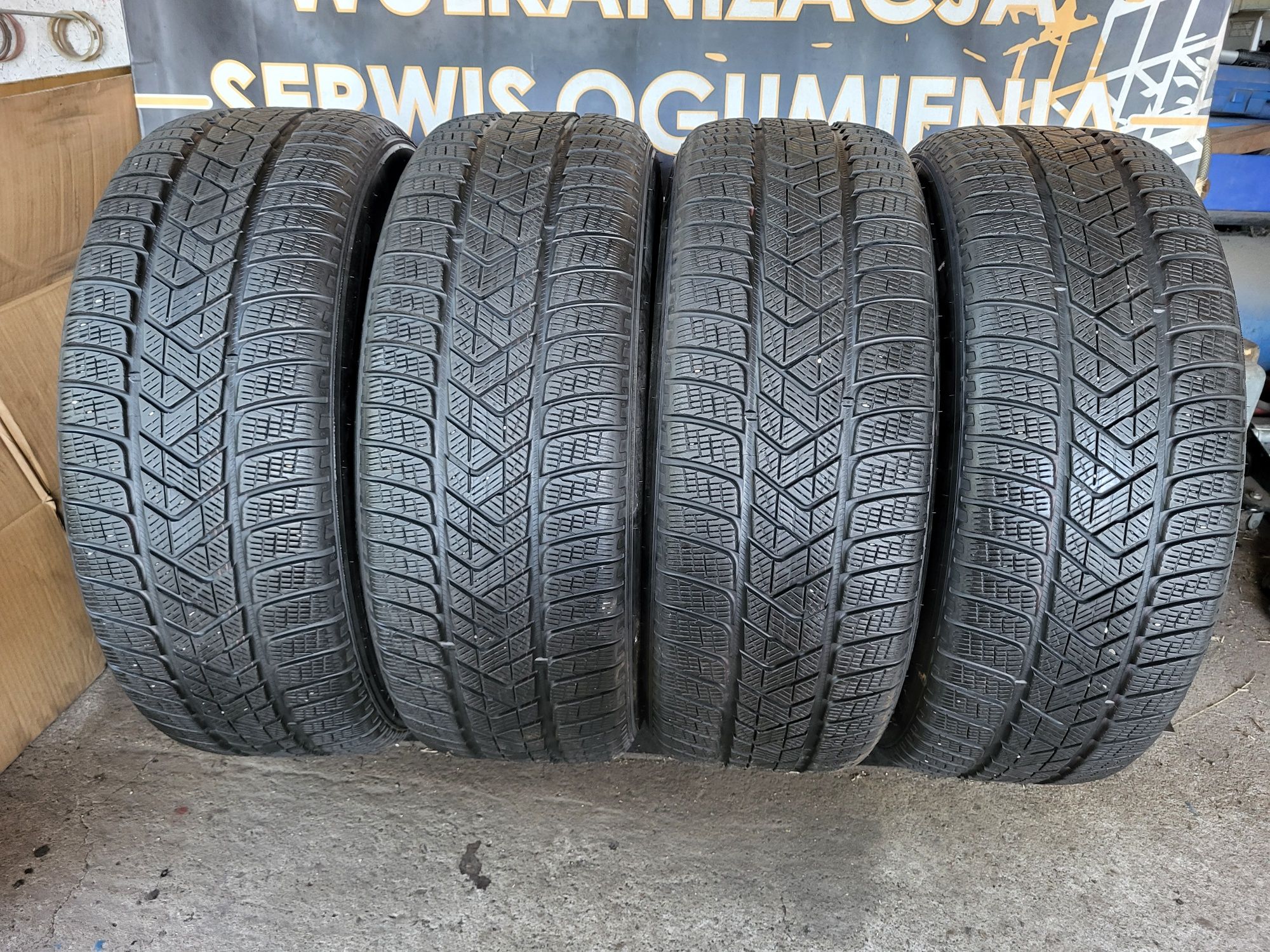 Opony zimowe 235/60/18 Pirelli 6,8mm