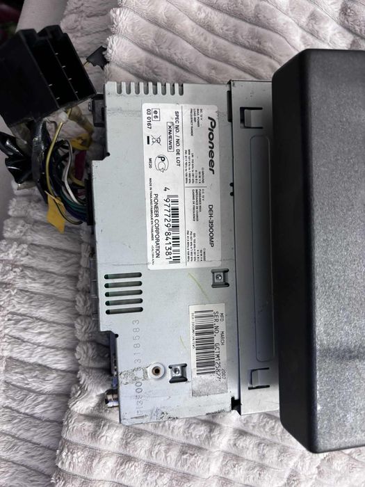 Radio z glosnikami do auta