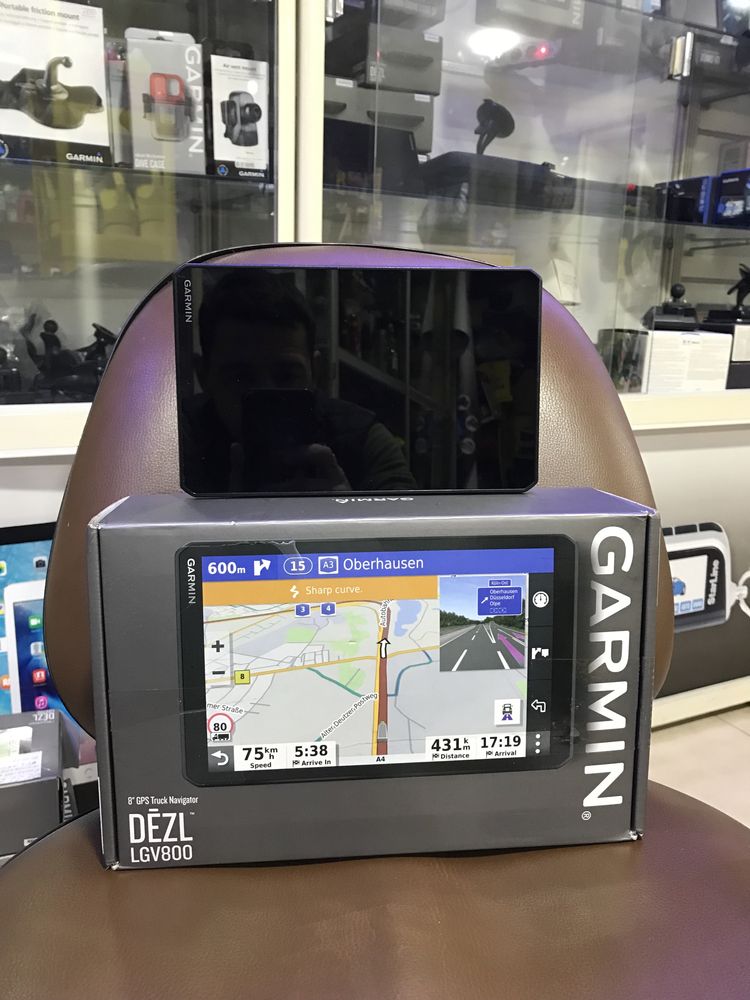 Garmin GPS навігація Dezl LGV 800 до вантажiвки