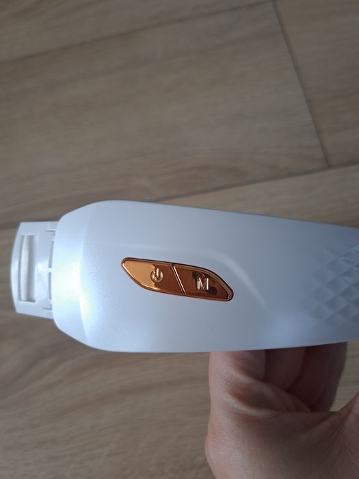 Elektryczne urządzenie do modelowania owalu twarzy i podbródka
