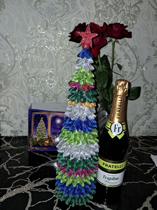 Новорічна ялинка з фоамірану з шампанським