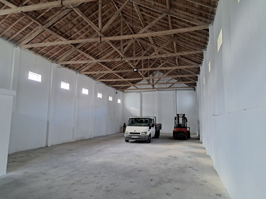 Aluga se Armazem Palmela-algeruz