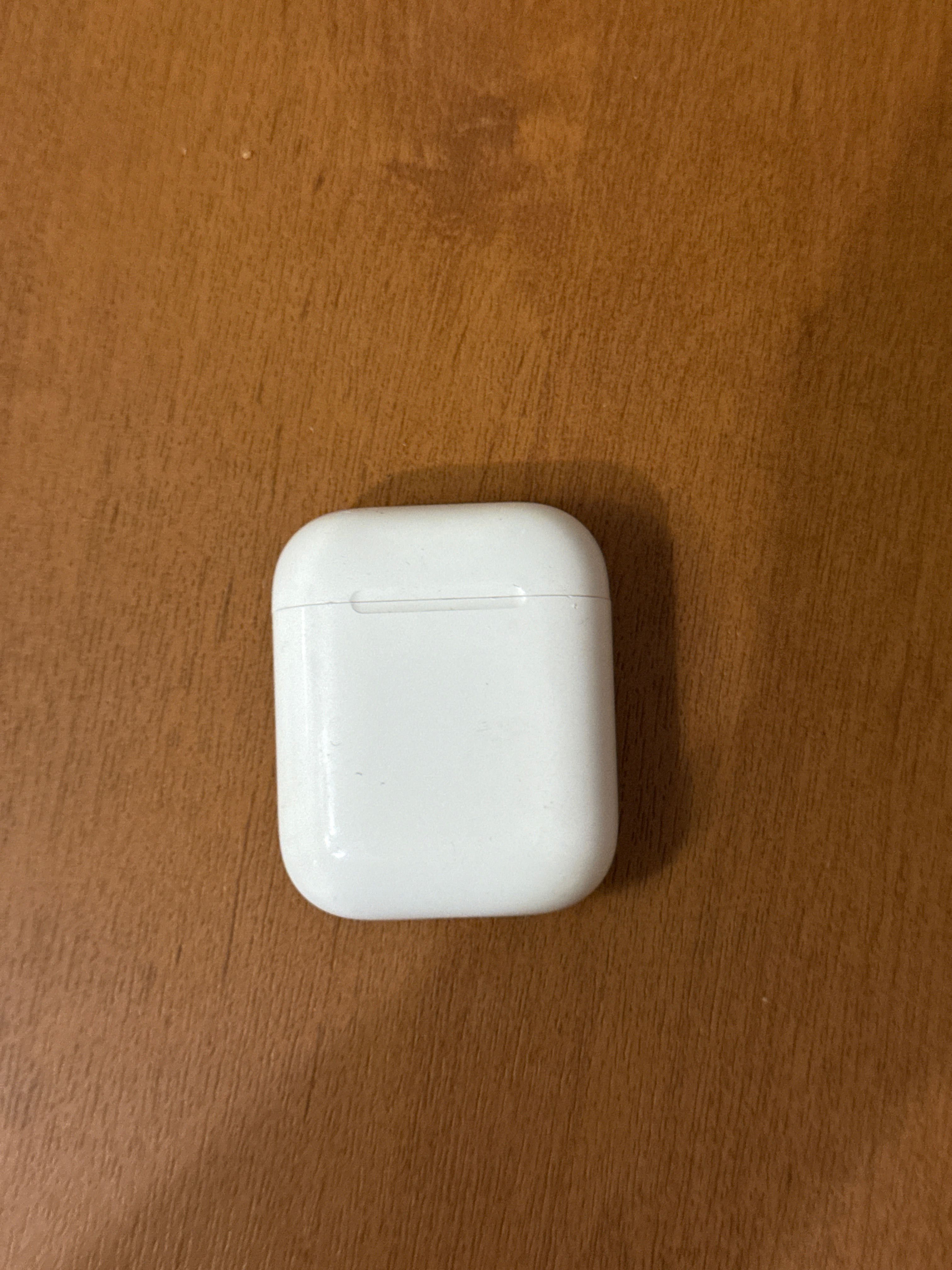 Оригінальний кейс від AirPods 2