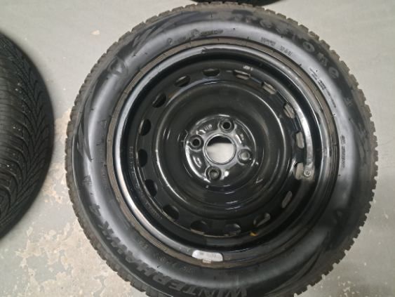 Opony zimowe z felgami Toyota