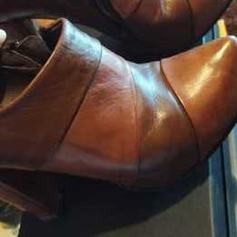 Botins Senhora em tons de castanho compensados