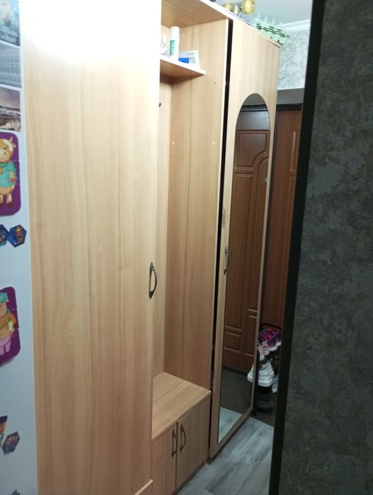 Продам передпокій