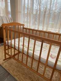 Кроватка з матрасиком дерев‘яна дитяча